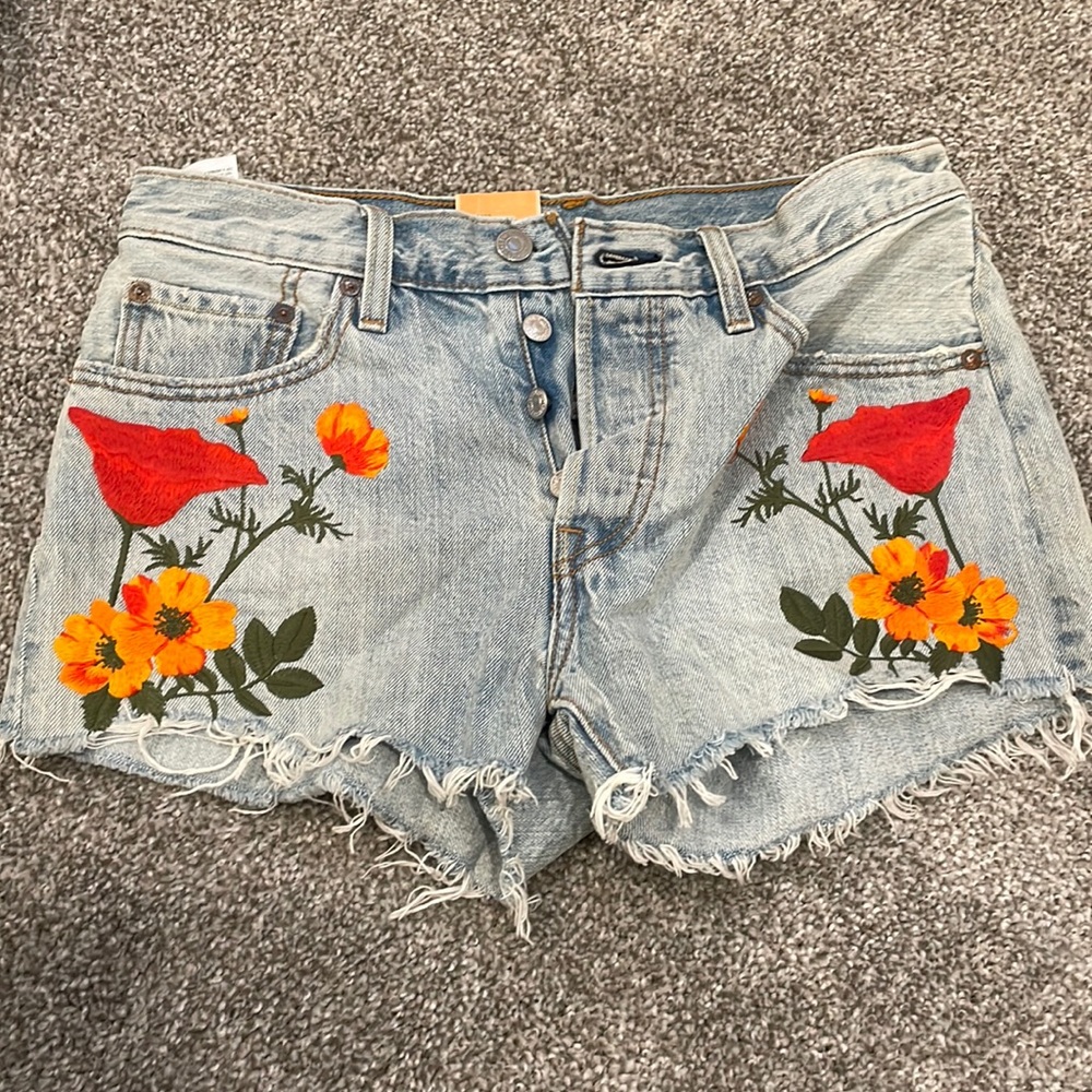 Levi’s 501 embroidered shorts Size 27